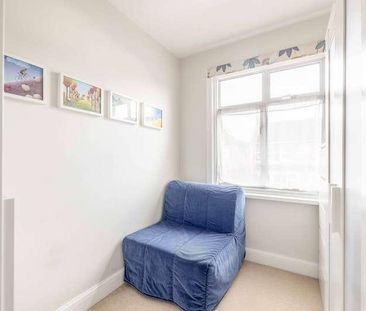 South Avenue, Egham, TW20 - Photo 4