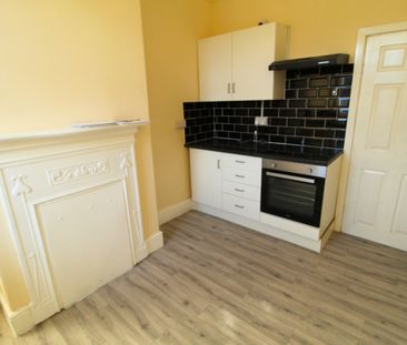 3 Bed Flat To Rent - Photo 3