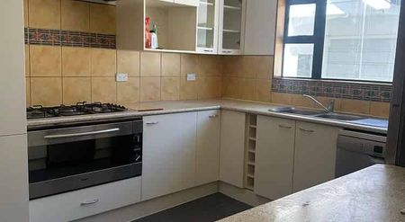 3+1 bedroom house in Island Bay - Photo 3