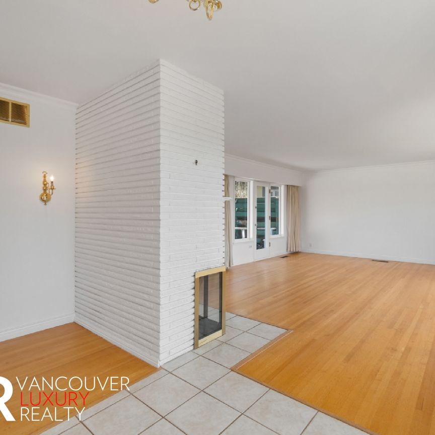 House in North Vancouver, BC - Photo 1