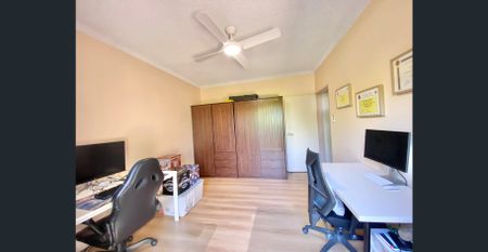 Top floor 2 bedder in boutique complex, close to amenities! - Photo 4