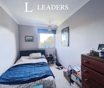 3 bedroom flat to rent - Photo 4