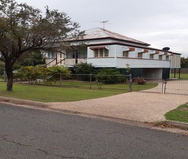 HIGH-SET 4 BEDROOM FAMILY HOME IN WANDAL. - Photo 6