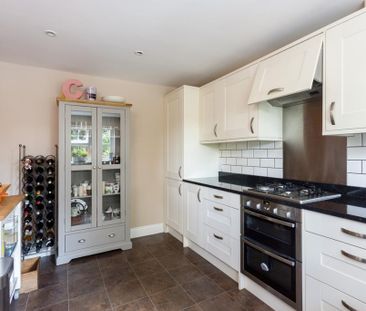 3 bedroom semi-detached house to rent - Photo 6