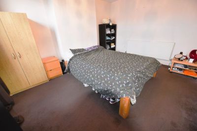 2 bedroom House in Cross Flatts Grove, Leeds - Photo 2