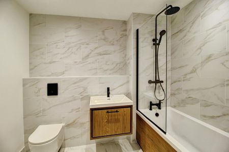 1 bedroom in a flat share to rent - Photo 3