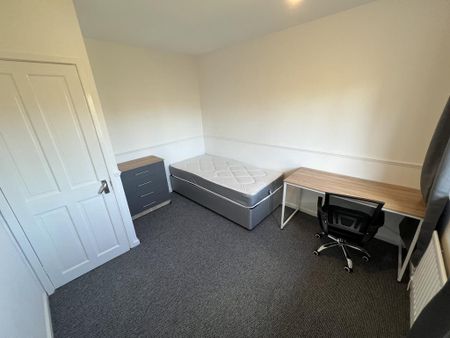 2 bedroom semi-detached house to rent - Photo 3