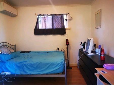 Edwardstown - Photo 2