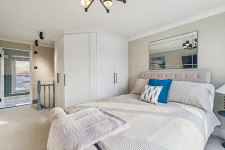 4 bedroom terraced house to rent - Photo 5