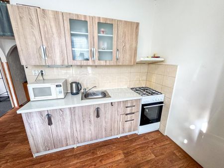 Pronájem bytu 2+1 52 m2 - Fotografie 2