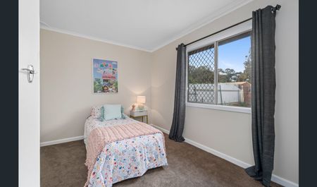 Stylish home in sought-after area! - Photo 4