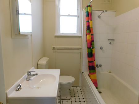 Charming Family Home with Spacious Backyard and Modern Comforts - Photo 2