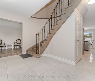 For Lease - 86 Dina Road, Vaughan, Ontario - Photo 4