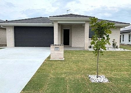 Modern 4 Bedroom House in River Oaks Estate *3 MONTH LEASE ONLY* - Photo 5