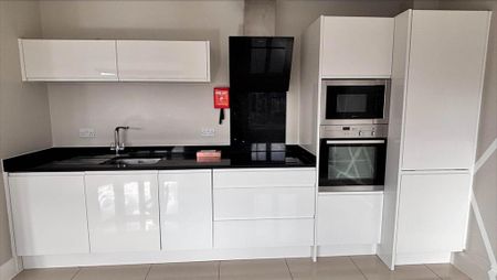 2 bedroom flat to rent - Photo 4