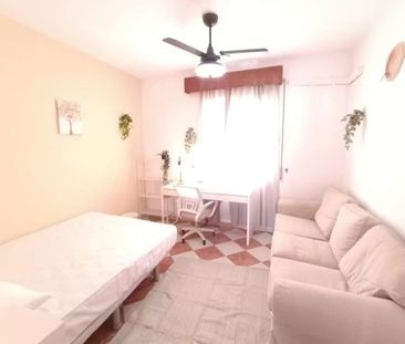 Calle Chaves Rey, Sevilla, Andalusia 41012 - Photo 4