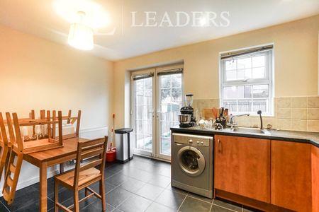 4 bedroom house to rent Bandy Fields Place, Salford, M7 - Photo 2