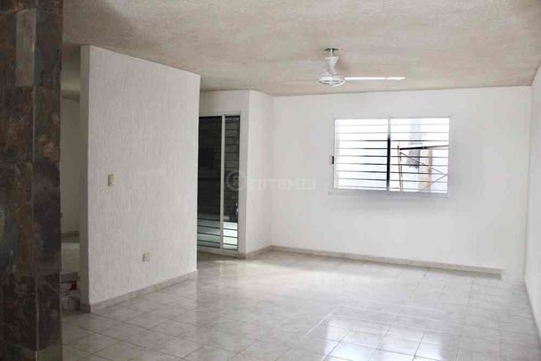 Casa en privada dentro de la zona norte de Mérida, muy cerca de plaza galerias. - Photo 1