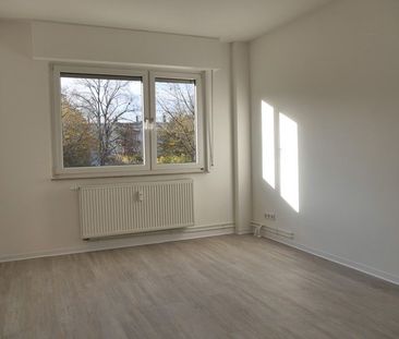 ﻿Schöne 2-Zimmer-Wohnung mit Tageslichtbad und Balkon im Limes-Quar... - Photo 1