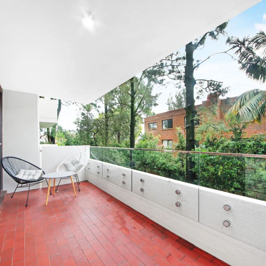 Over-sized - Semi Furnished -North-Facing Apartment With Urban Convenience - Photo 1