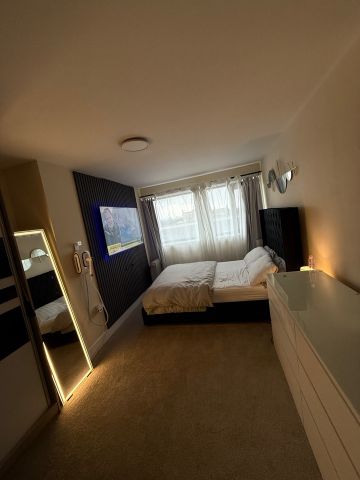 Room in a Shared Flat, Abacus Building, B12 - Photo 2