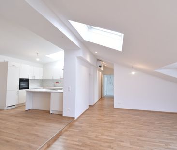 Erstbezug | TOP-Sanierte 4-Zimmer- DG- Wohnung | klimatisiert | Gem... - Photo 5