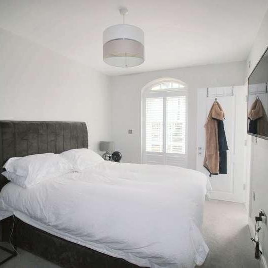Primrose Hill, Brentwood, CM14 - Photo 1