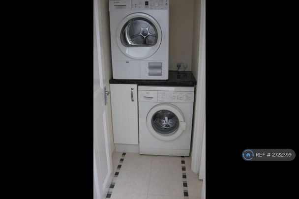 1 bedroom in a flat share to rent - Photo 1