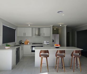 FAMILY HOME - ORANA ESTATE - Photo 5