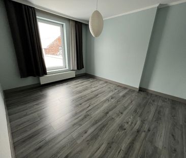 Gerenoveerde rijwoning met 2 slpks, poyvalente zolderruimte, terras... - Foto 2