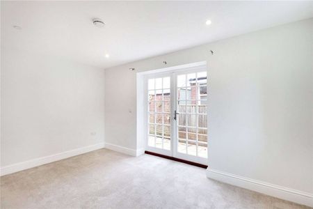 A lovely two bedroom semi-detached cottage located down a sought after road in a central Tunbridge Wells location - Photo 3