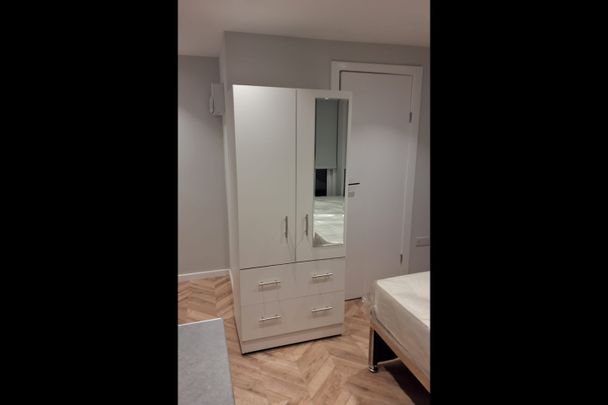 Bedsit, Bravington Road, W9 - Photo 1