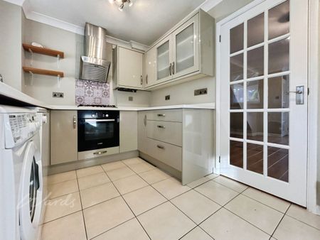 2 bedroom end of terrace house to rent - Photo 5