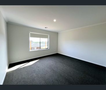 34 Gleneagles Drive, Newborough, Vic 3825 - Photo 2