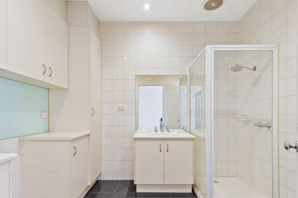 Contemporary 1-Bedroom Gem in the Heart of Footscray - Photo 1