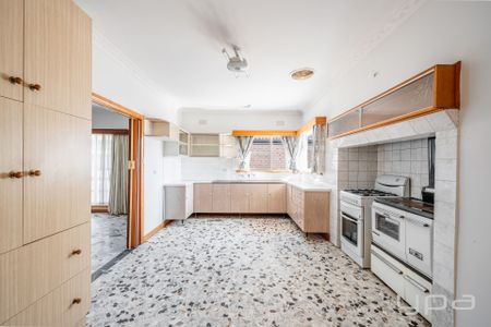 CHARMING FAMILY HOME IN A CENTRAL LOCATION! - Photo 5