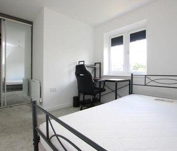 4 bedroom detached house to rent - Photo 4