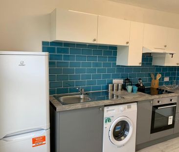 1 bedroom in a house share to rent - Photo 6