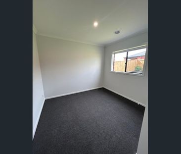 Brand new 4 bedroom home with second living space and solar electri... - Photo 3