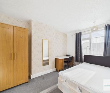 4 bedroom terraced house to rent - Photo 4