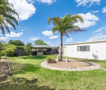 Well Presented with Ample Shedding! - Photo 1