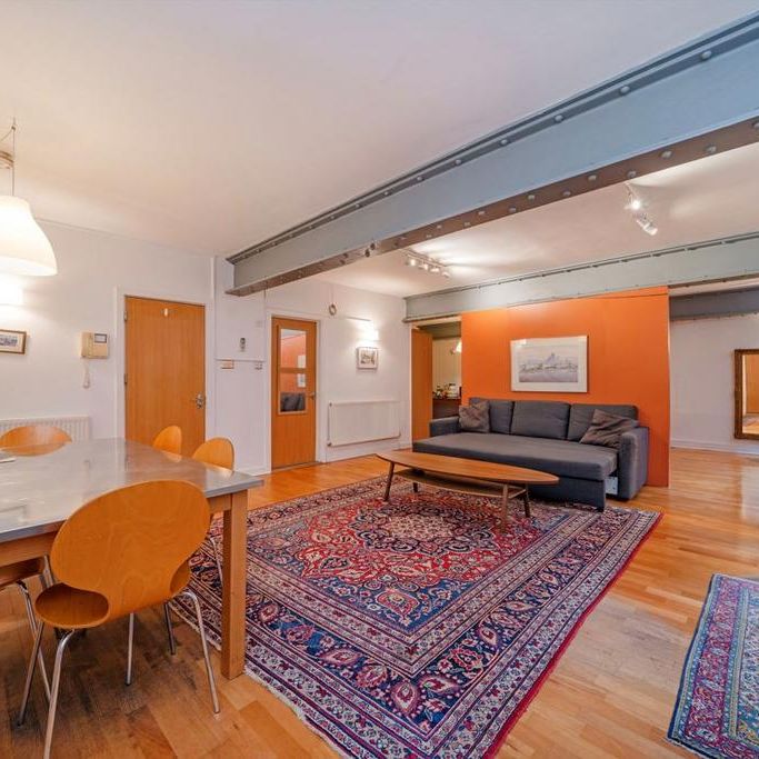 Studio to rent - Photo 1