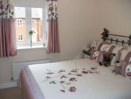 2 bedroom terraced house to rent - Photo 4