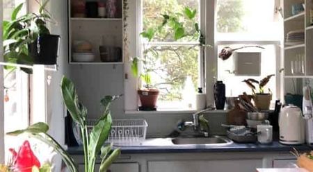 WELL PRESENTED STUDIO FLAT: - Photo 4