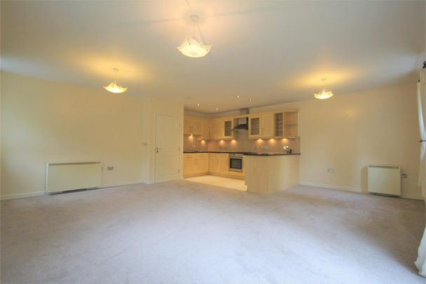 2 bedroom Flat To Let - Photo 1