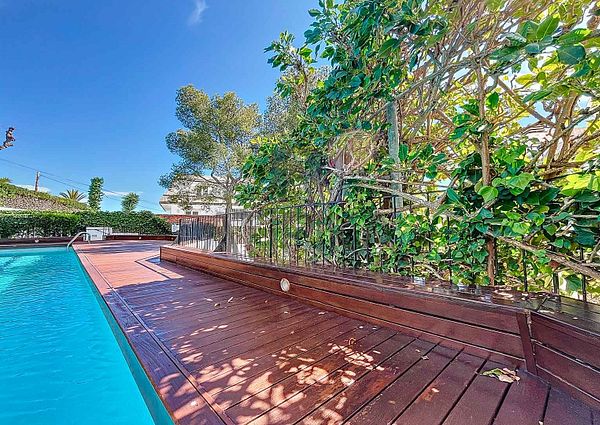 Chalet privado en urbanización vigilada cerca del mar con jardín en Vallpineda, Sant Pere de Ribes