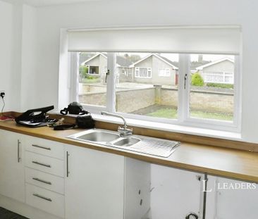 3 bedroom semi-detached house to rent - Photo 2