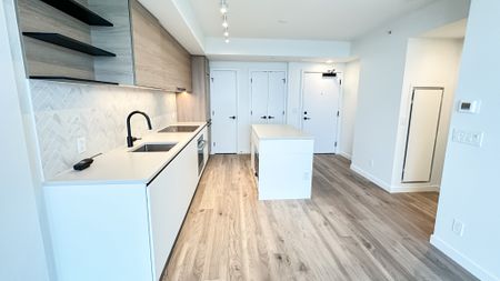 Brand New 1 Bed Condo For Rent In Surrey. - Photo 5