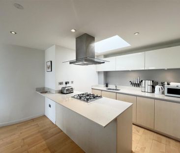 2 bedroom penthouse to rent - Photo 2