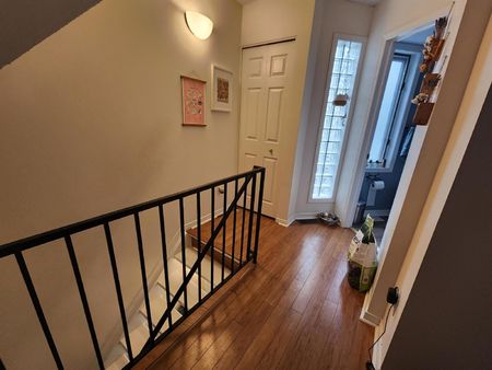 518 Lisgar Street - Photo 2